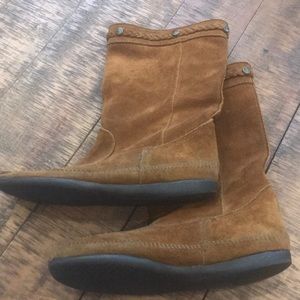 Women’s Minnetonka boot 10