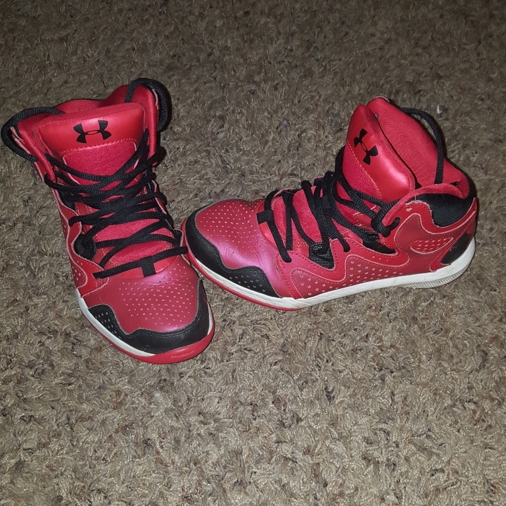 Under Armour size 4.5Y Basketball shoes