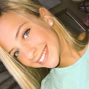 Meet your Posher, Chloe