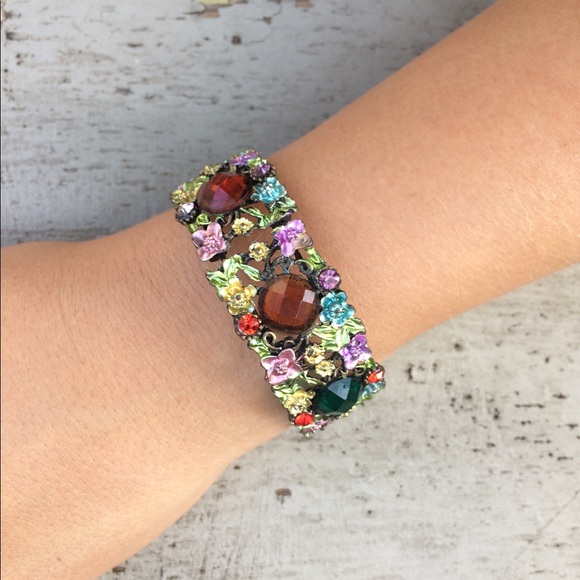 Vintage Bracelet with flower and stone details - Picture 2 of 5