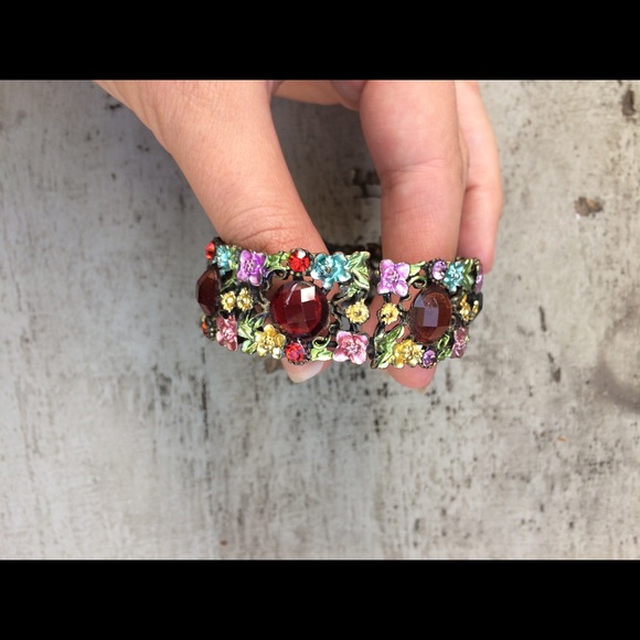 Vintage Bracelet with flower and stone details - Picture 3 of 5