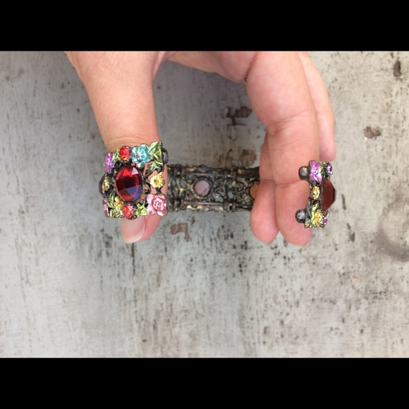 Vintage Bracelet with flower and stone details - Picture 4 of 5