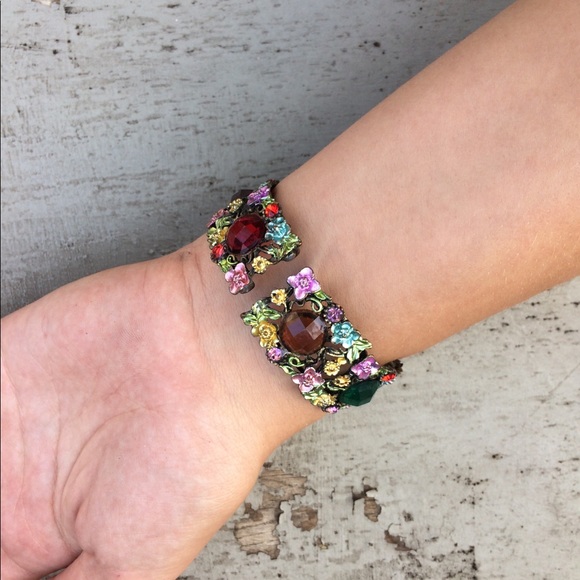 Vintage Bracelet with flower and stone details - Picture 5 of 5