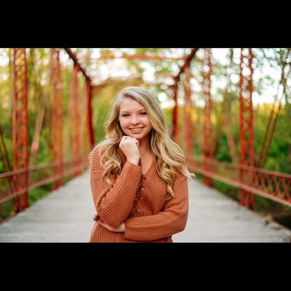 Meet your Posher, Jessica - Picture 1 of 1