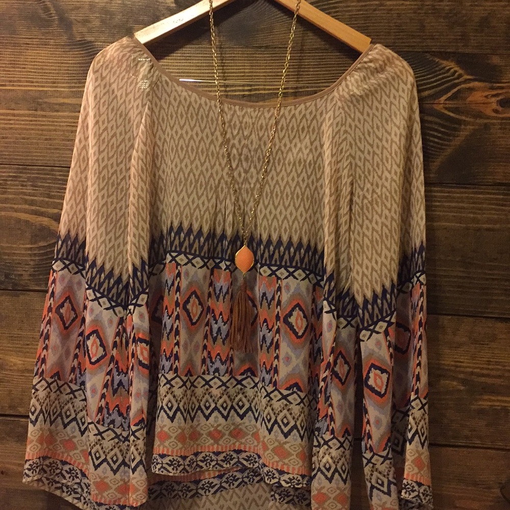 Bell sleeve top ❤️