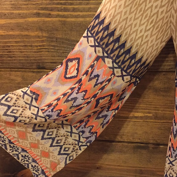 Bell sleeve top ❤️ - Picture 4 of 5