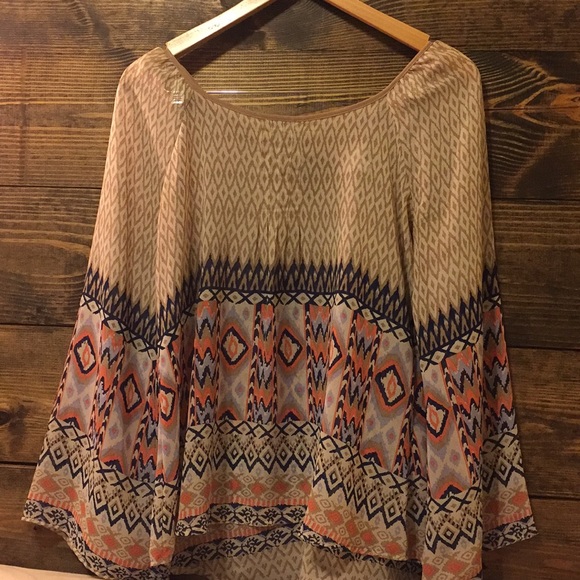 Bell sleeve top ❤️ - Picture 2 of 5