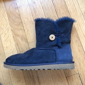 UGG short navy Bailey Buttoned Boots