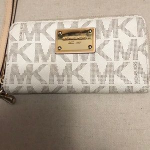 MICHAEL KORS bifold wallet. Vanilla monogram