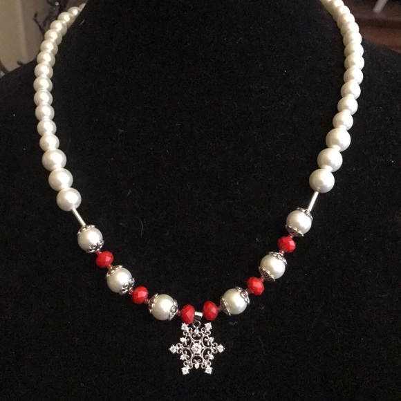 Hand Crafted Jewelry - Handcrafted Gorgeous snowflake faux pearl necklace