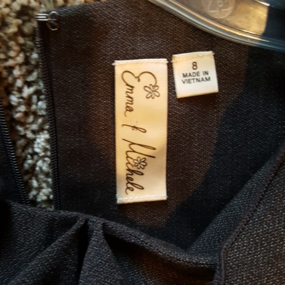 Beautiful Ruffled Neck Dress - Picture 4 of 8