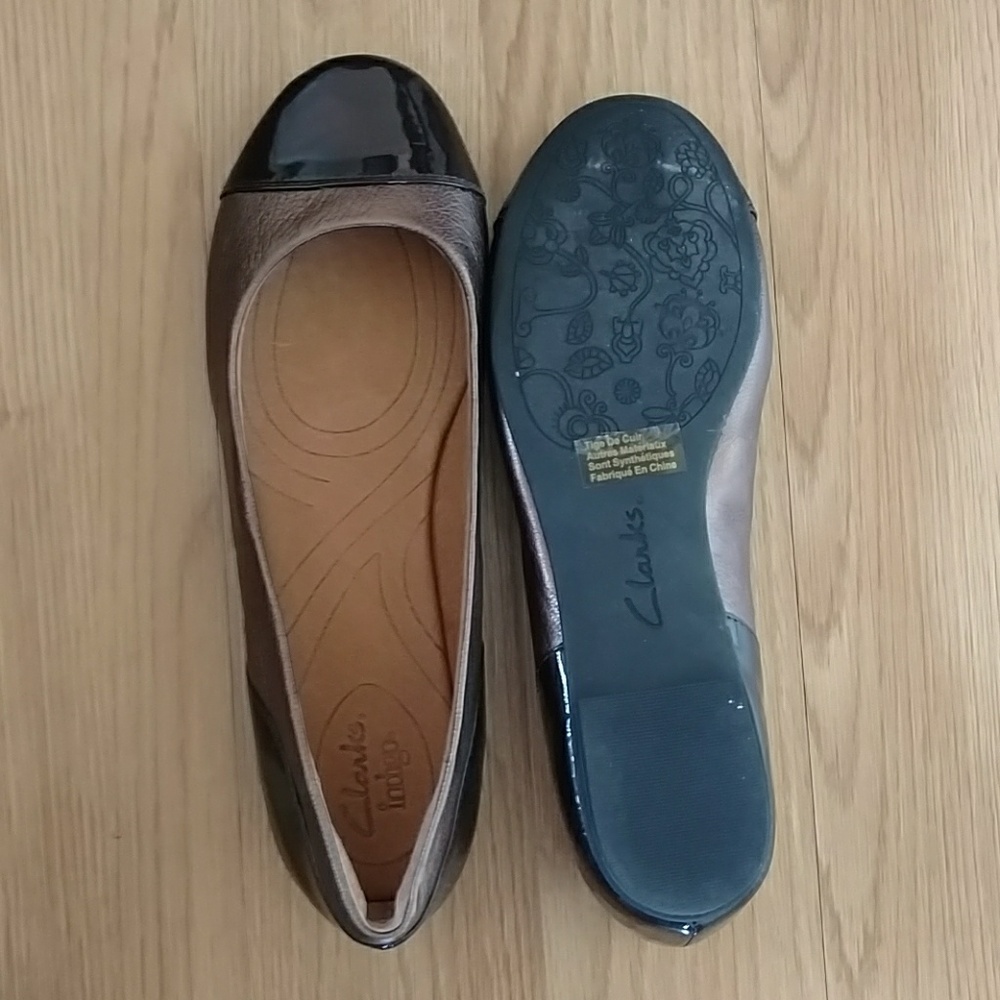 New in box Clarks Valley Moon bronze shoe