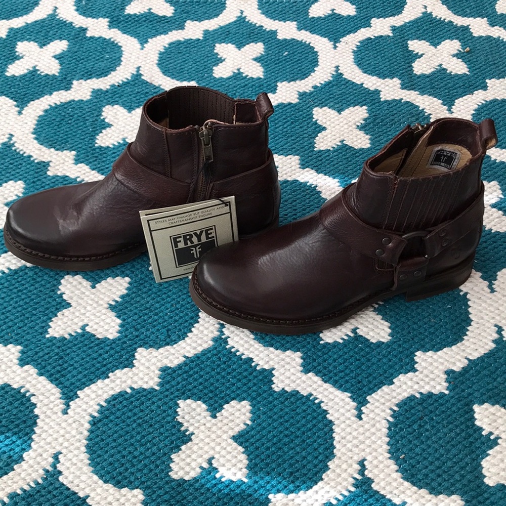 BNWT Frye Veronica Harness Chelsea