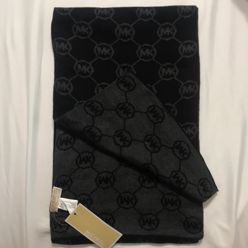 MICHAEL KORS SCRAF!