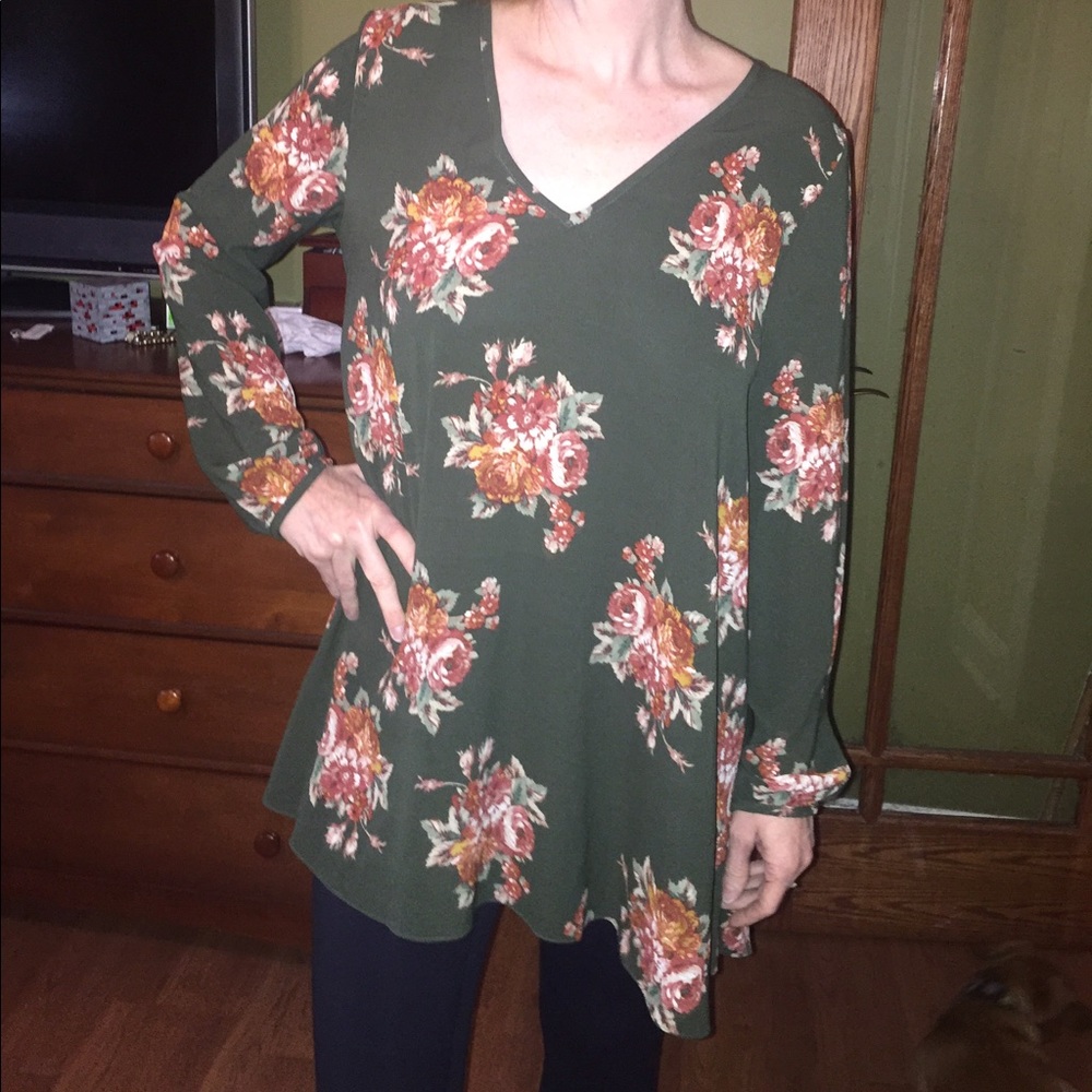 Flowered tunic top