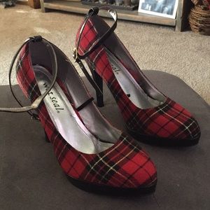 Red plaid high heels!