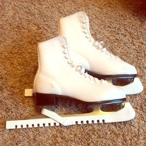 Women’s ice skates