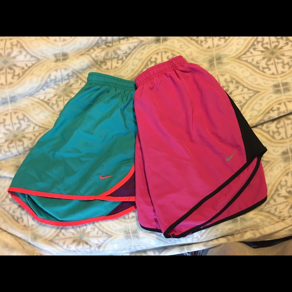 Great condition Nike girls (XL) Women’s (S) shorts