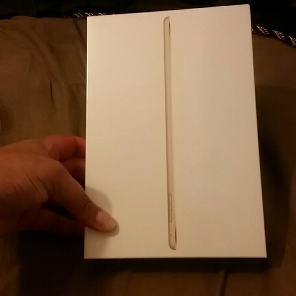 Apple iPad mini 4 128GB Wi-Fi - Gold - Picture 1 of 4