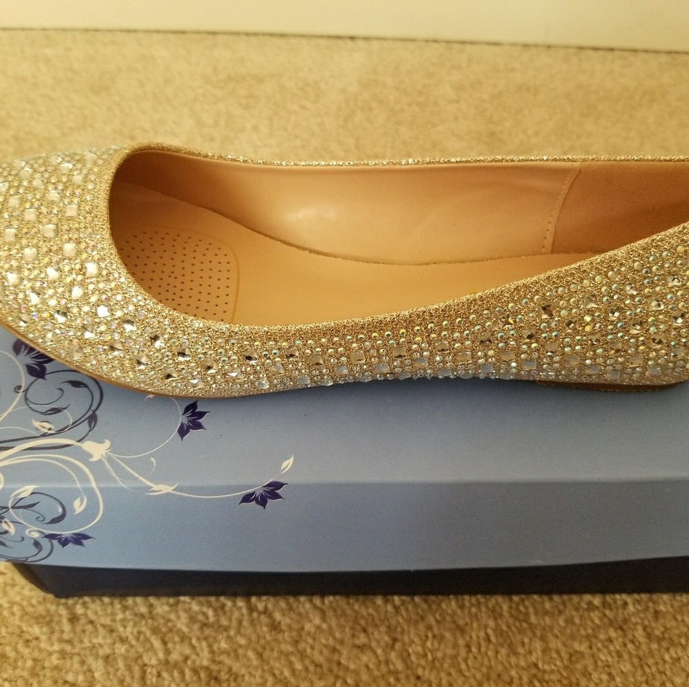 Size 8 New Fabulicious Gold Rhinestone Flats