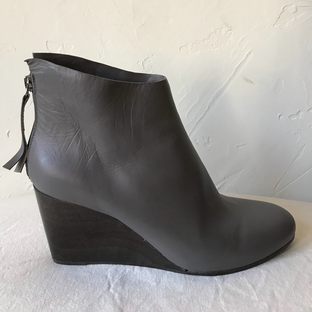 Beautiful NWT Coclico ‘escuro’ bootie