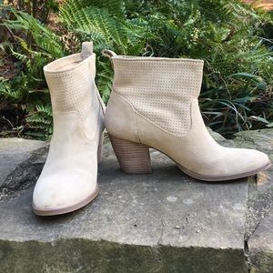 Ivanka Trump booties - size 8