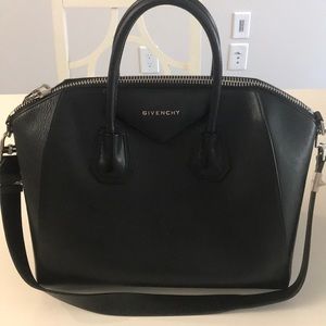 Medium Givenchy Antigona in Black