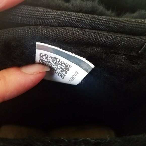 UGG black 🖤Classic Mini II Snake Nubuck - Picture 5 of 8