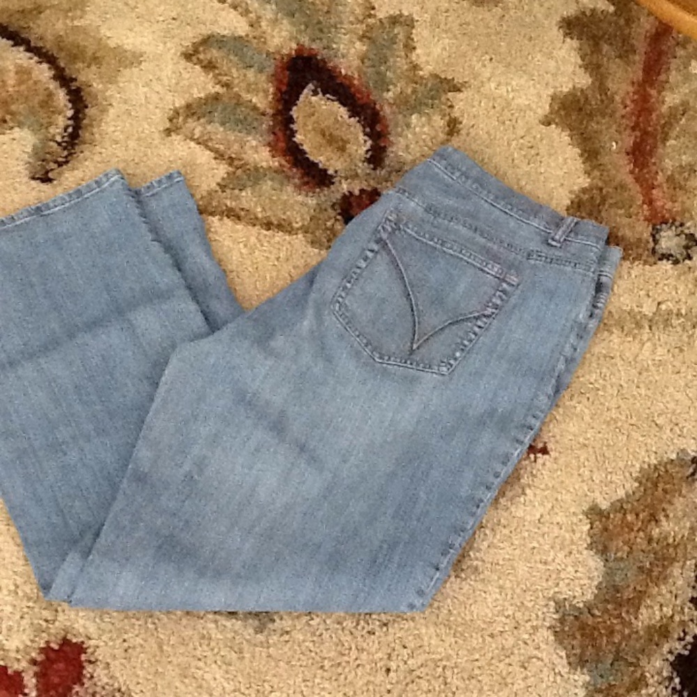 Venezia-Stetch BootCut Average Size 18 JEANS