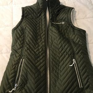 Free Country Hunter Green Puffy Vest. Small