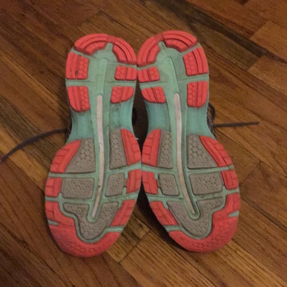 ASICS Gel Nimbus 19 Size 8 in gray/mint green - Picture 6 of 7