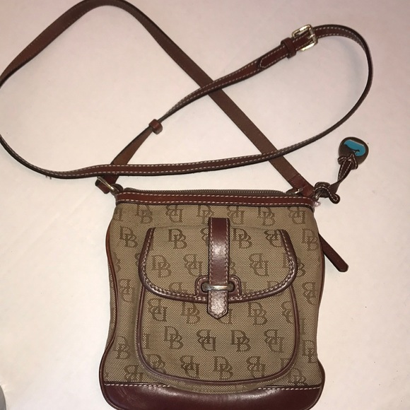 Dooney & Bourke crossbody - Picture 1 of 5