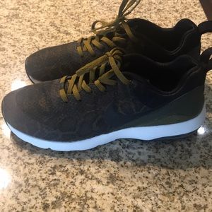 Nike Air Max olive-colored snake skin print