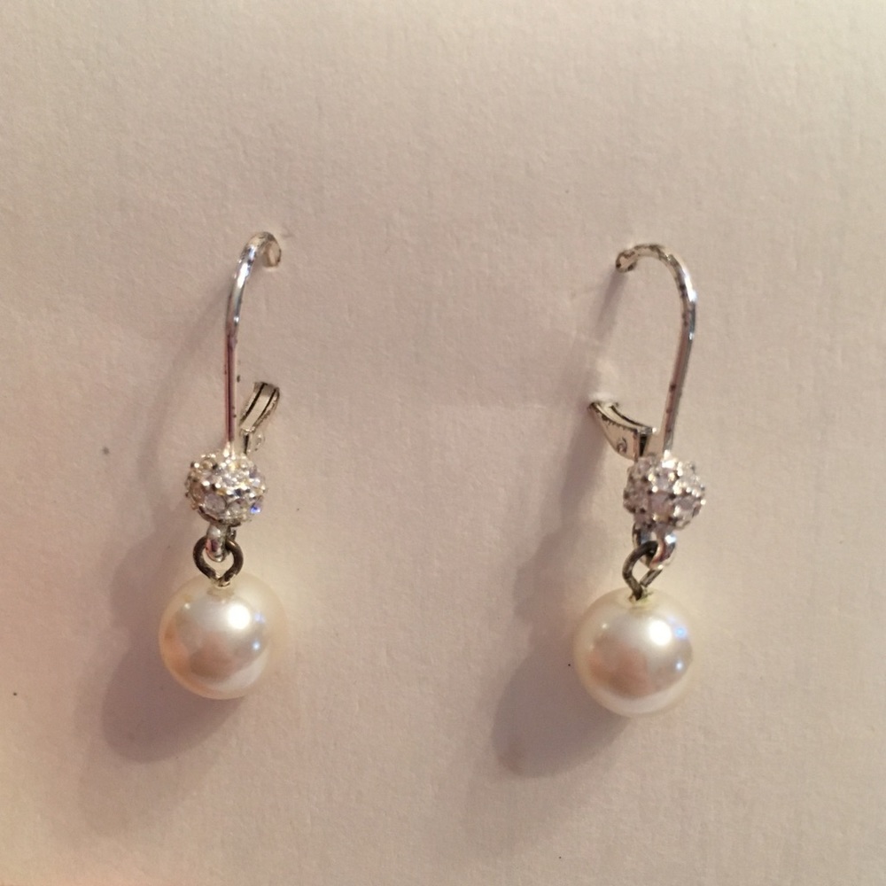 Crystal and pearl silver drop earrings - Picture 2 of 2