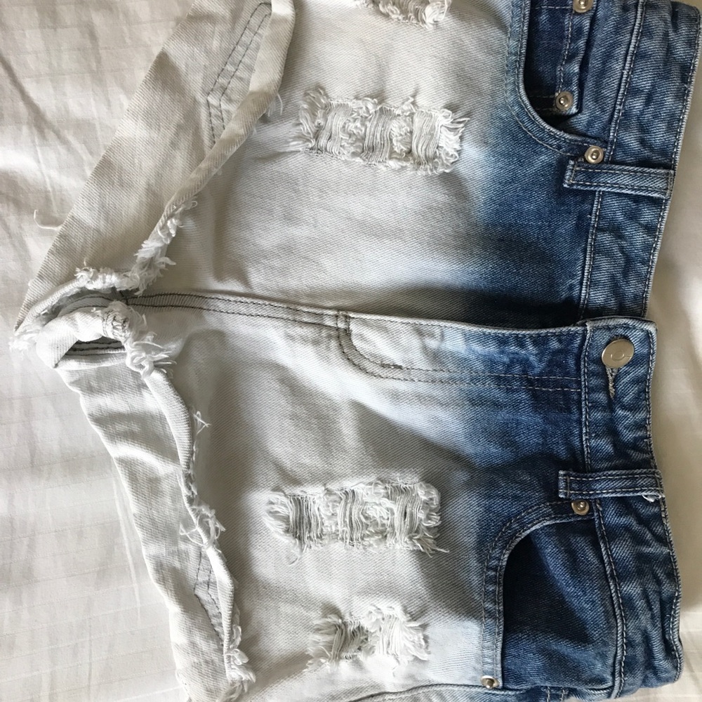 Washed destroyed shorts