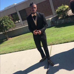 Meet your Posher, Devin