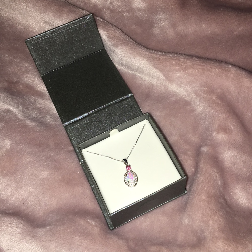 Silver pendant necklace