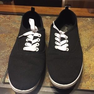 NWOT Charlotte Russe tennis shoes