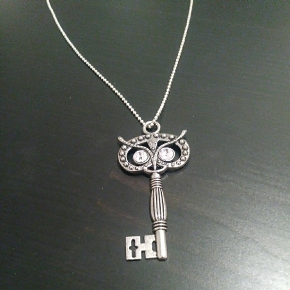 Urban Outfitters Jewelry - NWOT Urban Outfitters Owl Key Pendant Necklace