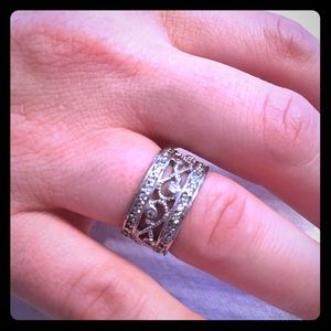 Silver and crystal filigreed band ring sz 6