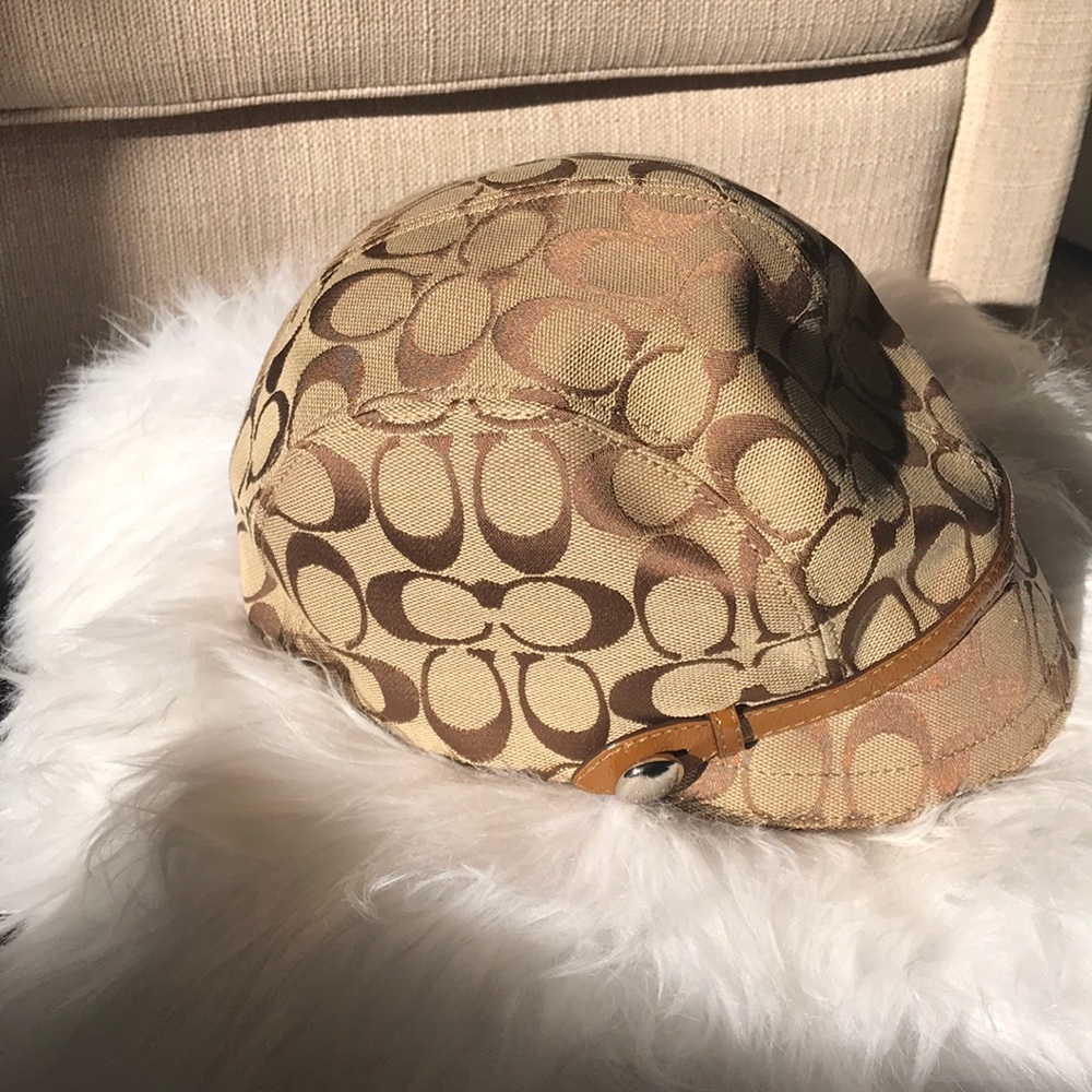 Trendy Coach Hat 🧢