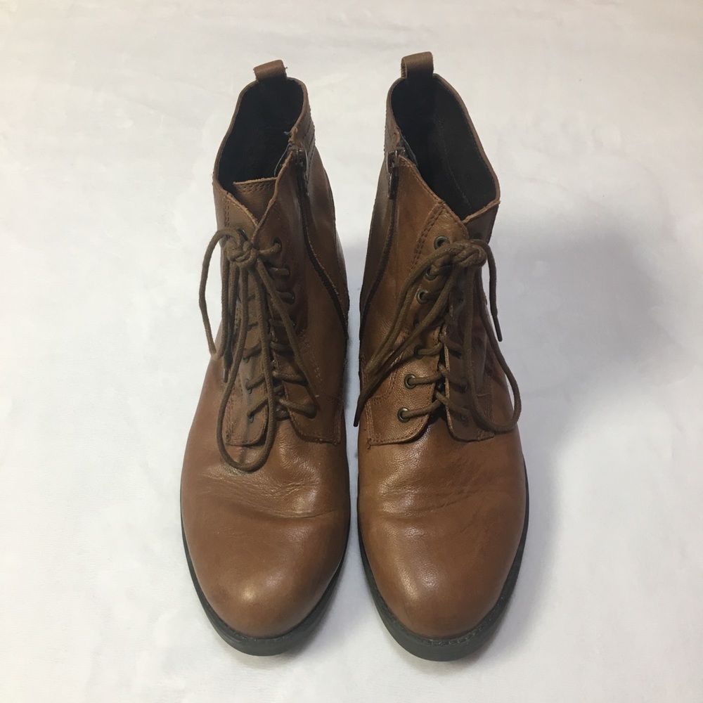 Women’s boots size 10