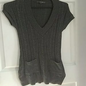 Short sleeve sweater