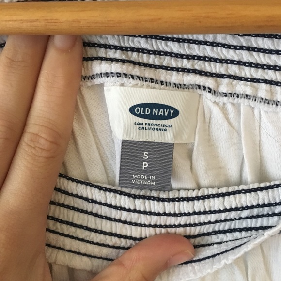 Old Navy white smocked off the shoulder tee - Picture 3 of 5