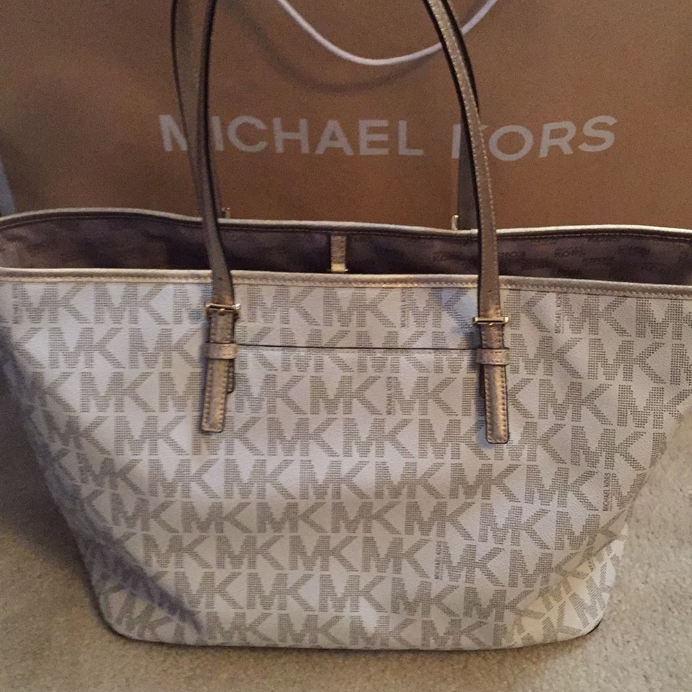 Authentic Michael Kors Jet Set Large Tote - Picture 3 of 5