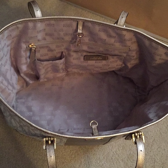 Authentic Michael Kors Jet Set Large Tote - Picture 4 of 5