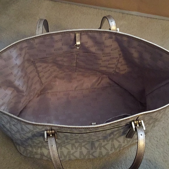 Authentic Michael Kors Jet Set Large Tote - Picture 5 of 5