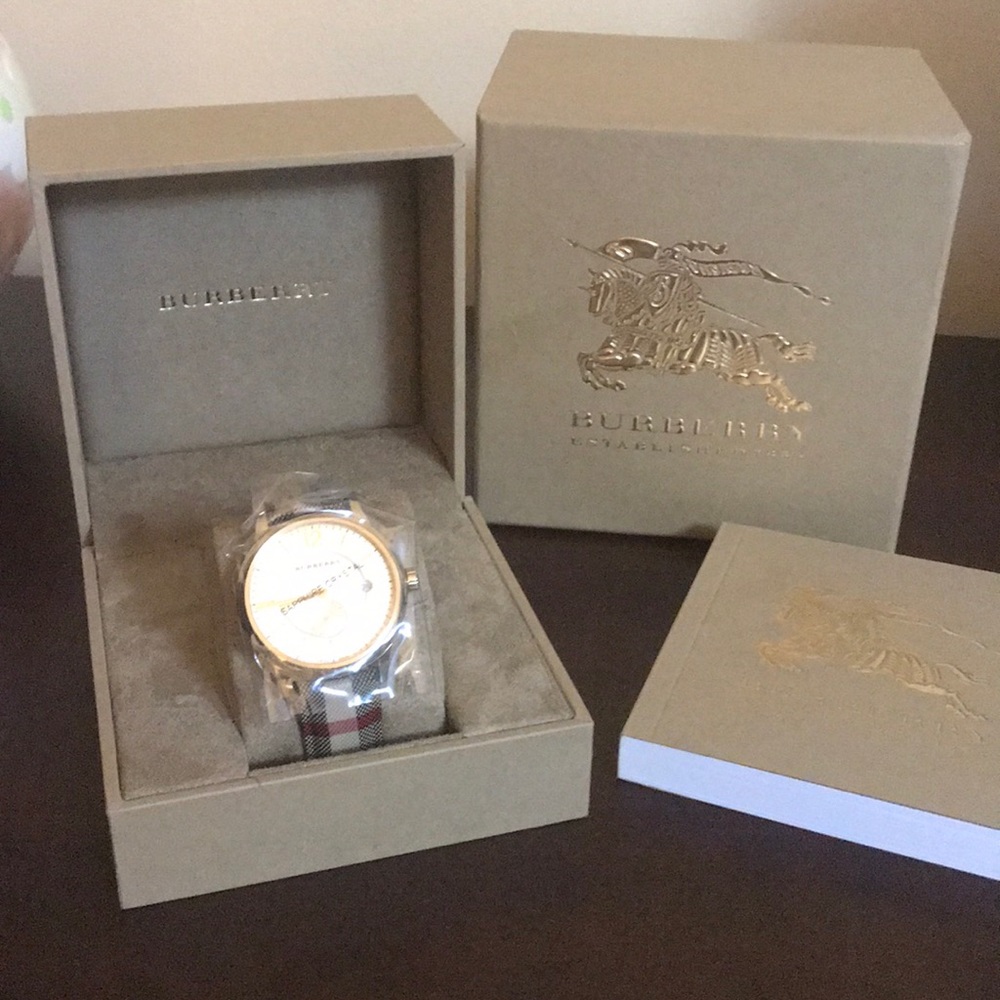 🔥🔥🔥🔥Burberry Watch 🎁🔥🔥🔥🔥🔥