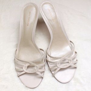 EUC Cream Ann Taylor short heel sandals - Sz 8 M