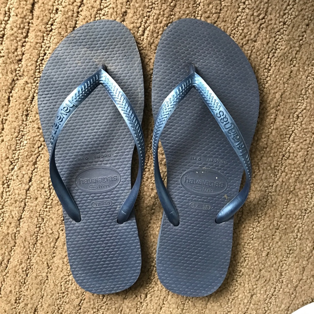 Havaianas flip flops size 8, navy blue